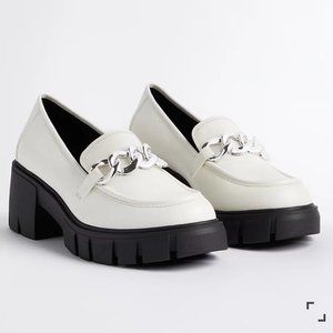 torrid / lug sole loafer / black & white / silver chain detail / wide shoe
